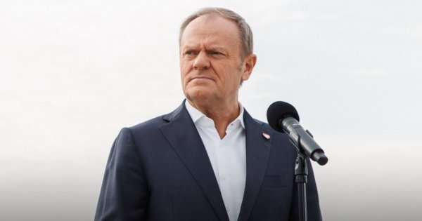 Donald Tusk dwoi się i troi, by ratować notowania. Ten podział narodu po prostu wbija w fotel [sondaż]