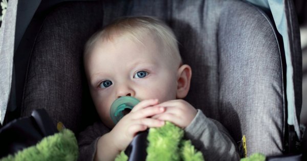 Jak wybrać fotelik samochodowy, który zapewni dziecku bezpieczeństwo przez lata