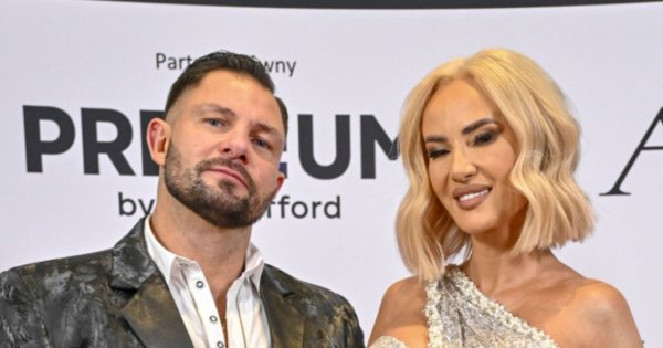 Izabela Macudzińska zaprezentowała świecący biust. Postawiła na goliznę w wydaniu glamour