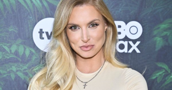 "Jestem dinozaurem po studiach". Karolina Pajączkowska podpadła widzom już w 1. odcinku "Królowej przetrwania". "Ego wywalone w kosmos"