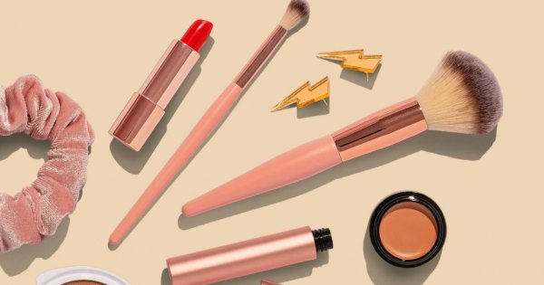 Makijaż jak z salonu - jakie akcesoria naprawdę mają znaczenie?