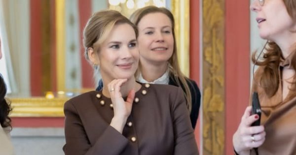 Tak Nawrocka mówi po angielsku. U boku Melanii Trump wyszło szydło z wora. Arlena Witt: "To się rzuca w oczy"