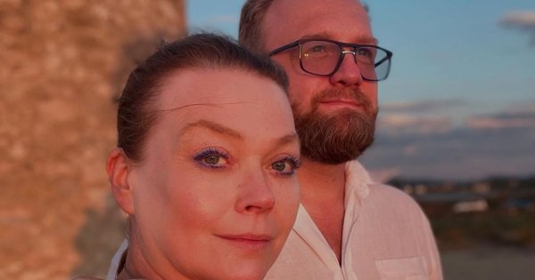 Rozkoszna Tamara Arciuch pluska się topless w jeziorze. Intymne kadry trafiły do sieci [dużo zdjęć]