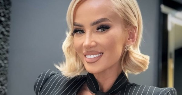 Izabela Macudzińska bez stanika walczy z grawitacją w kusych paseczkach. Jeden nieostrożny ruch, a wszystko będzie na wierzchu [zdjęcia]