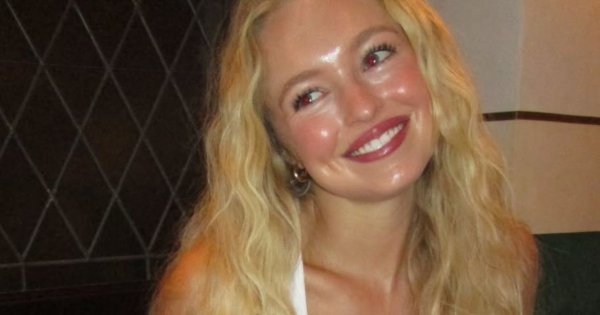 Julia Tychoniewicz wypięła się na piasku w mikroskopijnym bikini. Fani mają obsesję: "Niebo" [zdjęcia]