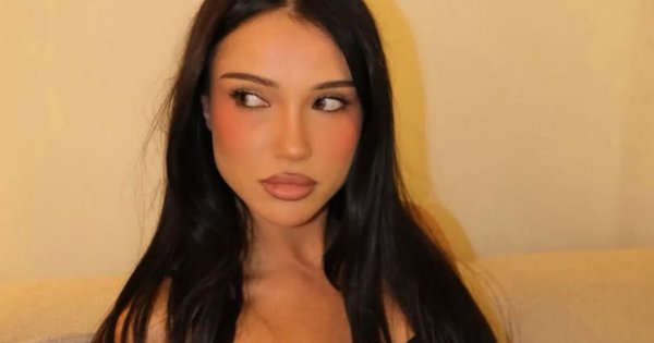 Rozgogolona Natsu kusi nad basenem w mikro-sznurku. Fani oceniają: "To była kwestia czasu" [zdjęcia]