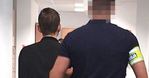 Dramat w Warszawie. 19-latek zaatakował śpiącą matkę i jej partnera młotkiem. Sąsiedzi przerywają milczenie: "To była spokojna rodzina"
