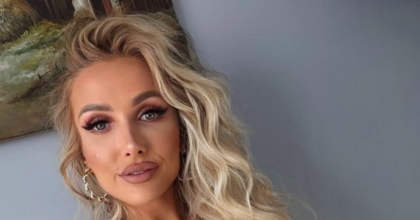 Eliza Trybała wypięła zgrabne ciało w mega wyciętej mini na komunii. Fani szydzą: "Sakramencko gorąca" [zdjęcia]
