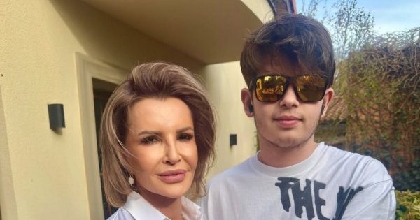 18-letni syn Joanny Racewicz właśnie zaczął maturę. Dziennikarka drży z emocji: "Odbiera mowę"