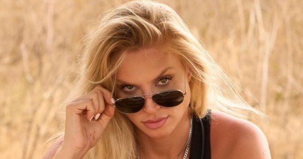 Karolina Pajączkowska bez żenady zrzuciła fatałaszki. Ciało w mikroskopijnym bikini zwala z nóg [wideo]