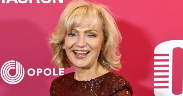 Katarzyna Żak odsłoniła obłędne ciało w prześwitującej sukni. 62-latka w zuchwałej kreacji wprawia w osłupienie [zdjęcia]