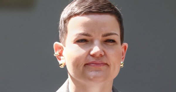Ministra kultury na gali Fryderyków. Gigantyczne gwiazdy i łaty na garniturze. Ktoś pisze: "Strój z odzysku"