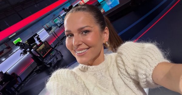 Komunijna kreacja Pauliny Sykut-Jeżyny dosłownie zwala z nóg.  Fani nie gryzą się w język [zdjęcia]