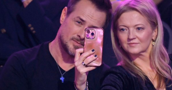 Paweł Małaszyński zabrał żonę na ściankę. Joanna wyeksponowała nogi do nieba w skąpej mini [zdjęcia]
