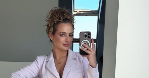 Wiktoria Gąsiewska rozkosznie wypięła kuperek w obłędnej miniówce. Fani bez litości: "Ledwo przykrywa pośladki" [zdjęcie]