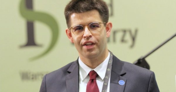 Prezes Naczelnej Izby Lekarskiej ostrzega po decyzji Sejmu w sprawie jawności płac. W tle astronomiczne zarobki medyków