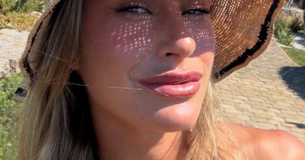 Aryna Sabalenka zrobiła sobie urlop. Wskoczyła w kusy opalacz i pręży się nad basenem [zdjęcia]