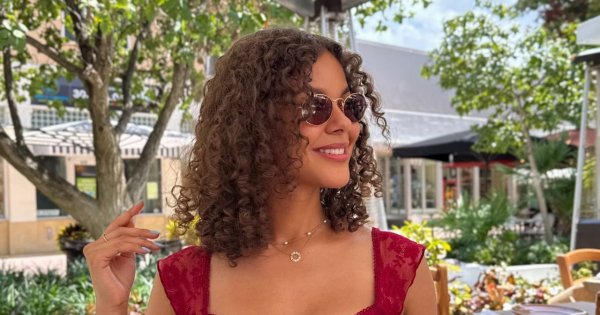 Emilia Dankwa niemal naguśka w Miami. Mikro majtki typu thong odsłoniły prawie wszystko [zdjęcia]