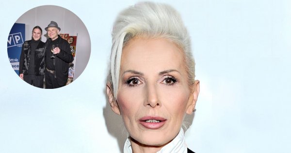 Synowie Kory odcięli się od show-biznesu. Ich podobieństwo do znanej mamy odbiera mowę