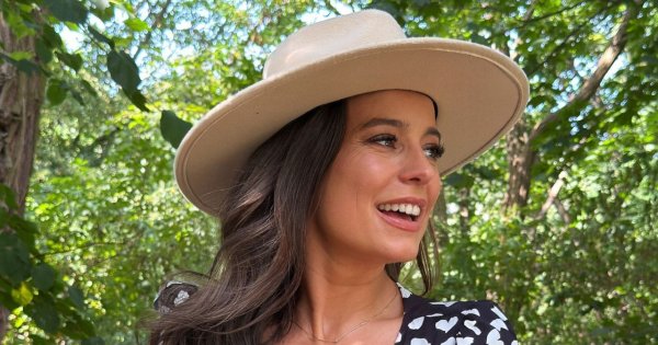 Anna Mucha wypięła rozgogolony dekolt w drapieżnej panterce. Fani są zgodni: "Prawdziwa bogini" [zdjęcia]