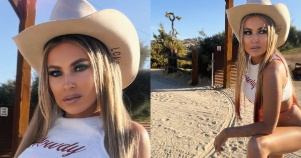 54-letnia Carmen Electra wypięła rozgogolony tył na ranczu. W skąpym monokini wygląda jak ratowniczka ze "Słonecznego Patrolu" [zdjęcia]