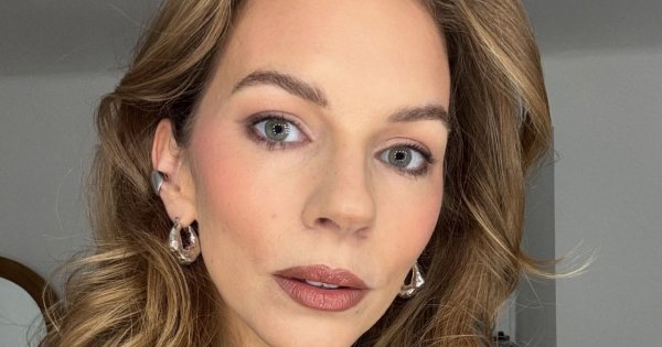 Hanna Turnau bez żenady odsłoniła rozgogolony tył do kamery. Odsłoniła wdzięki w pełnym słońcu [zdjęcia]