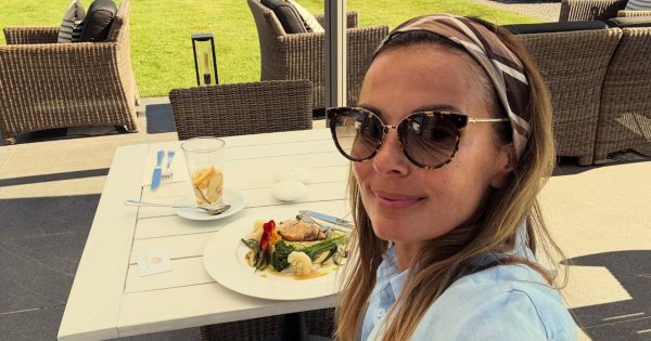 Katarzyna Glinka pręży ciało w skąpym bikini na Mazurach. Fani zachwyceni formą aktorki [zdjęcia]