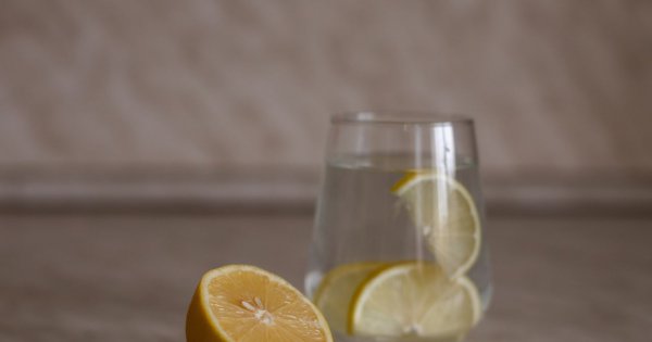 Mieliśmy pić darmową kranówkę w restauracjach, ale rząd właśnie zmienił zdanie. Znamy powód tej decyzji