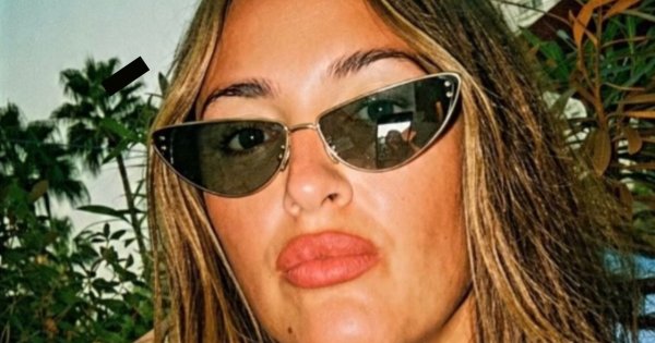 Szczęka opada! Karolina Szostak rozgogolona na plaży w Cannes, fani patrzą tylko na ten jeden szczegół