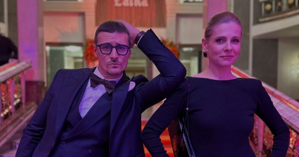 Mateusz Damięcki z żoną zrobili furorę na premierze "Lalki". Niezwykły widok [zdjęcia]