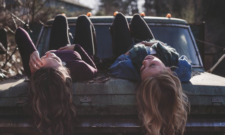 5 wścibskich znaków zodiaku. Uważaj na te koleżanki i... partnerów!