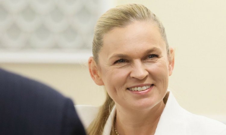 To koniec smartfonów w polskich szkołach? Nowacka po rozmowie z Tuskiem: "Decyzja przyspieszona"