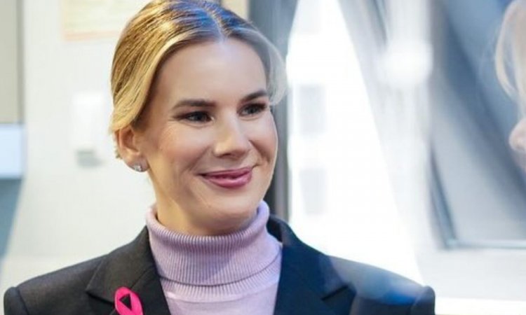 Marta Nawrocka niczym landryneczka. Zrzuciła sztywny mundurek i wprawia w osłupienie [zdjęcie]