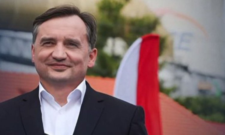Zbigniew Ziobro uciekł z Węgier do USA? Jeden szczegół obnażył jego kryjówkę. Internauci pękają ze śmiechu: "Amerykański sen uciekiniera"
