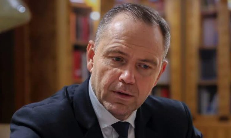 Karol Nawrocki w tarapatach? Internauci bez litości: "Skończył się miesiąc miodowy" [sondaż]