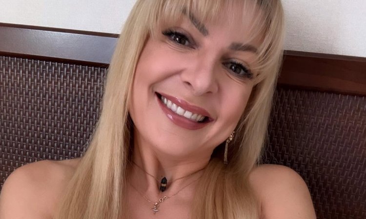 Magdalena Narożna pręży krągłości w kostiumie z wielkimi wycięciami. Fani reagują wprost: "Bezwstydnica" [wideo]
