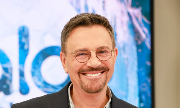 Krzysztof Ibisz skończył 61 lat i... zatrzymał czas. Ten napis na torcie to hit sieci