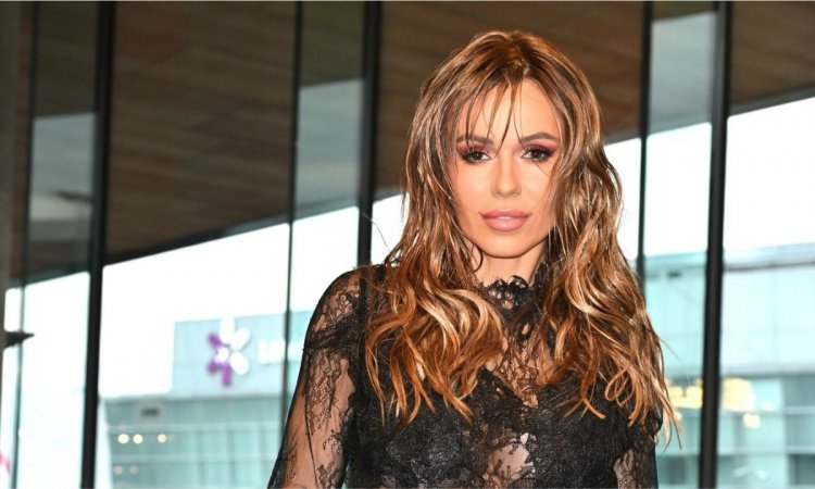 Doda trzepotała rozgogolonymi pośladkami przed byłym prezydentem. Będzie z tego afera? [wideo]