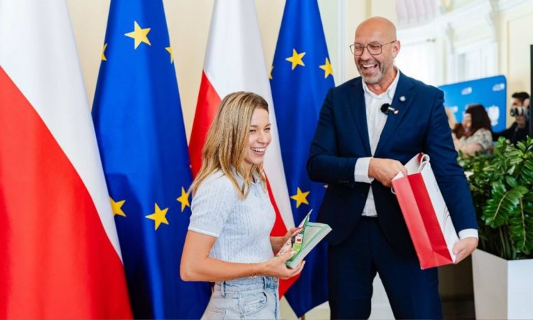 Takiego prezentu Maja Chwalińska w życiu się nie spodziewała. Minister zaskoczył wszystkich