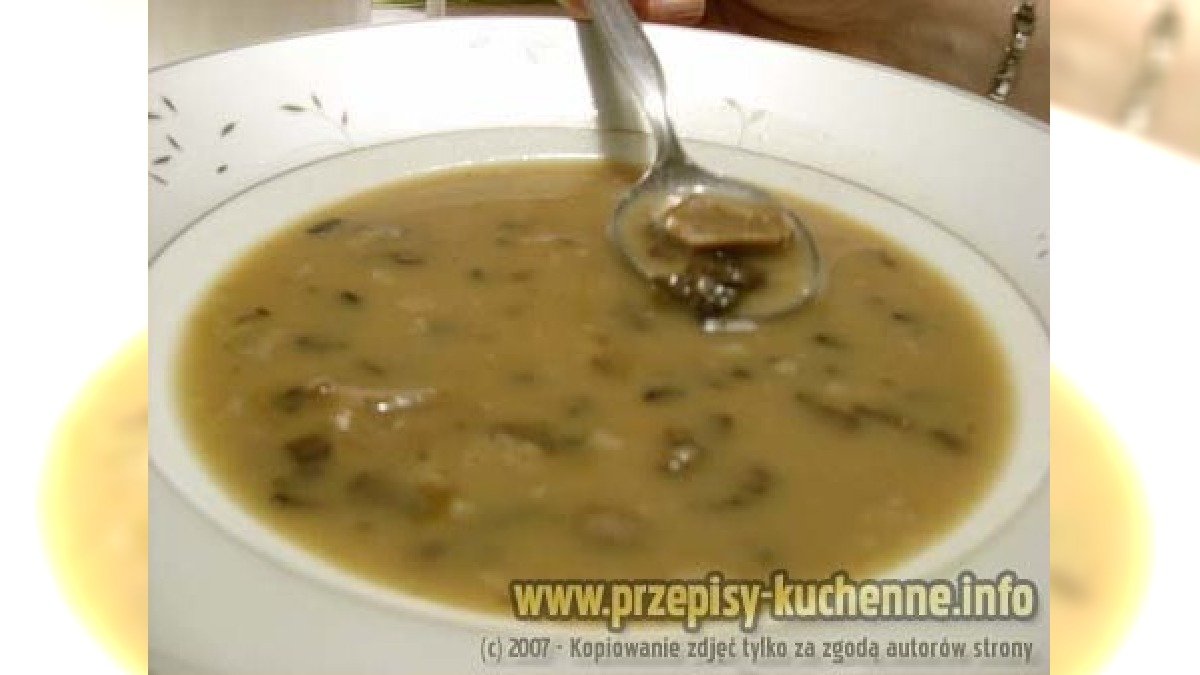barszcz z grzybami z makaronem.jpg