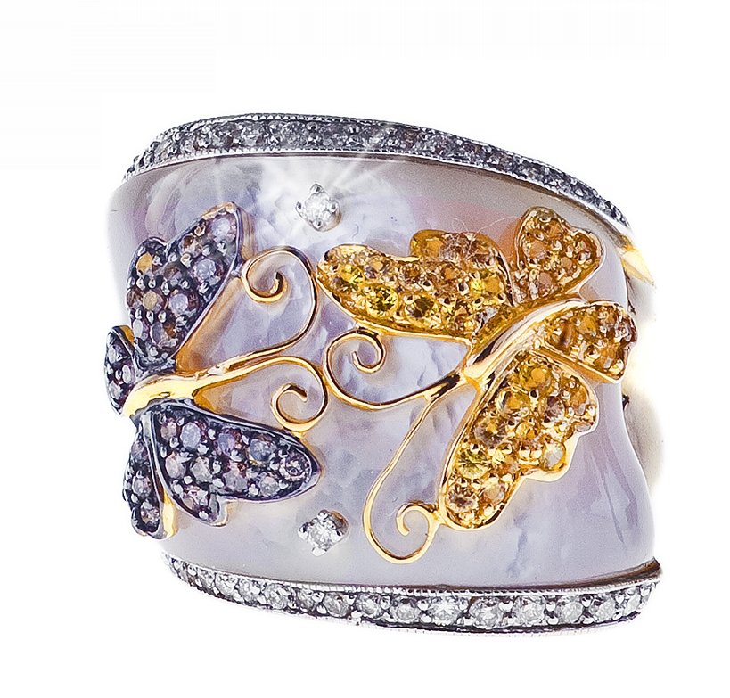 Pierścionek w złocie z złółtymi szafirami i brylantami z masą perłową, cena 9490 zł 