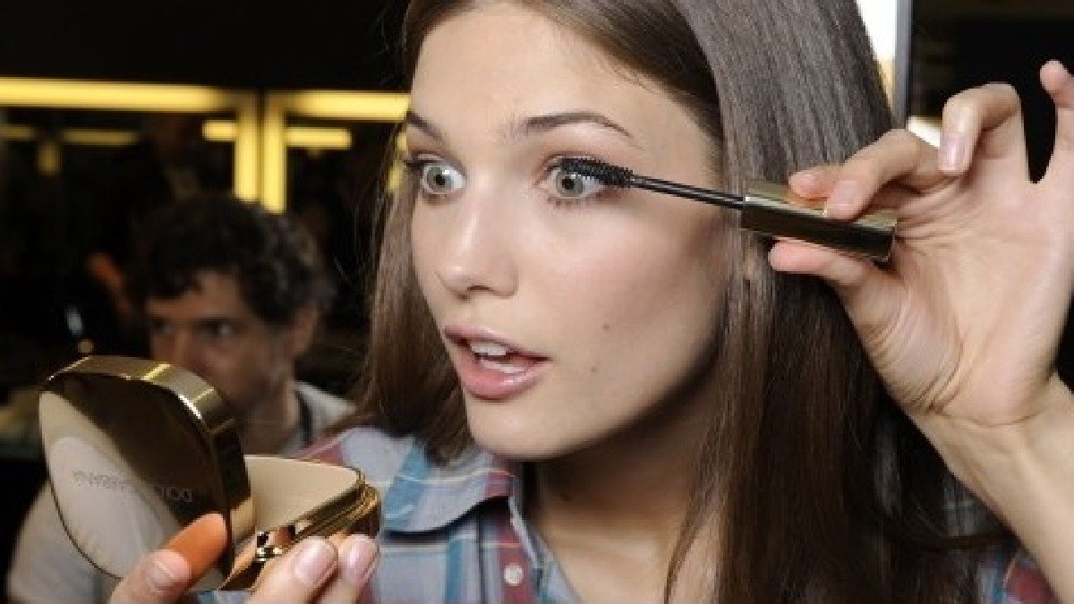 Modelka za kulisami pokazu D&G Modelka za kulisami pokazu D&G
