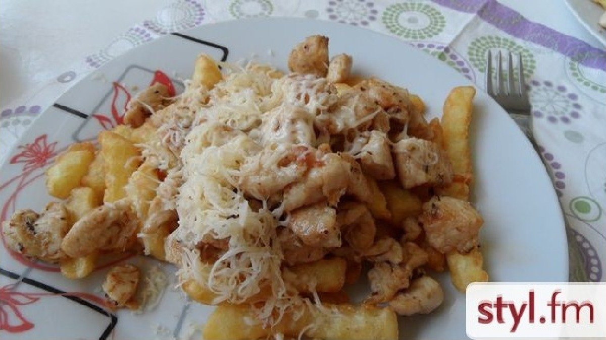 Frytki z posypką i serem