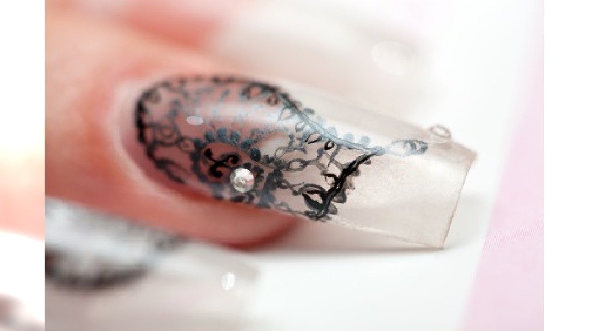 Koronkowy manicure