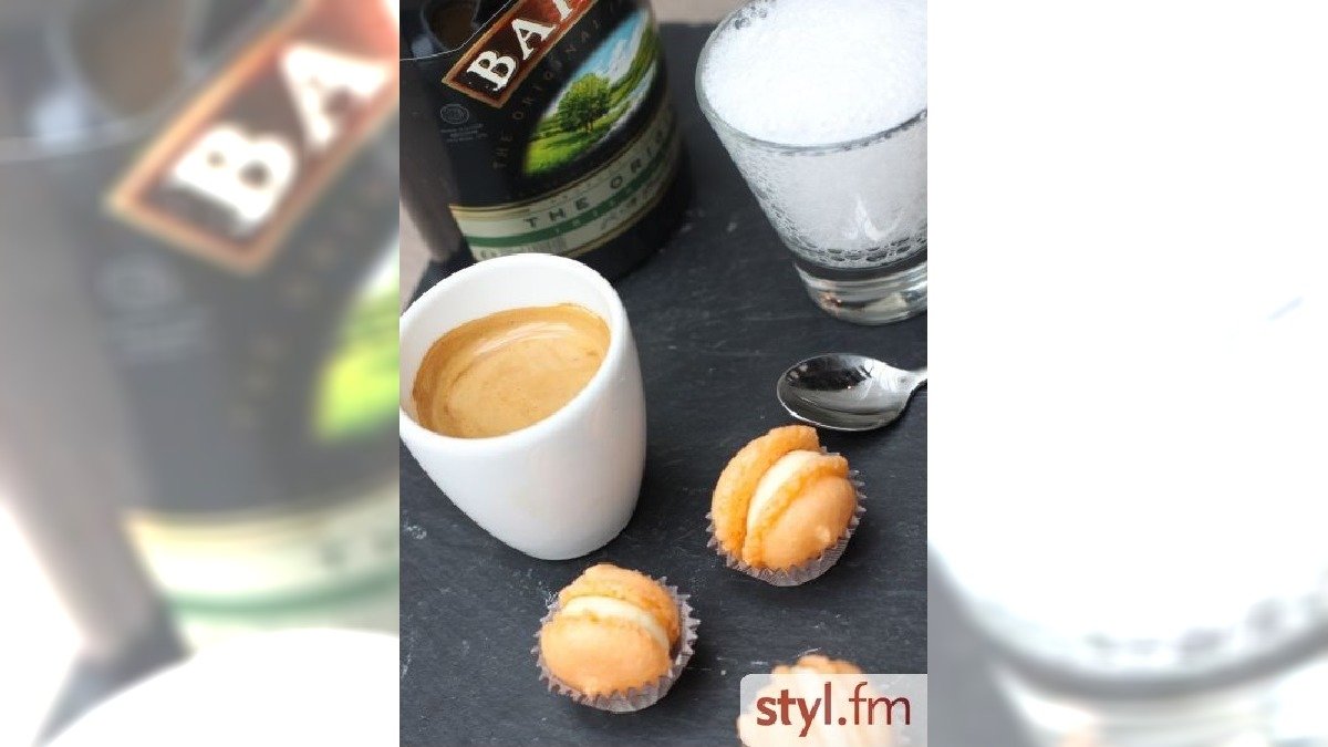 Baileys z kawa, makaronikami