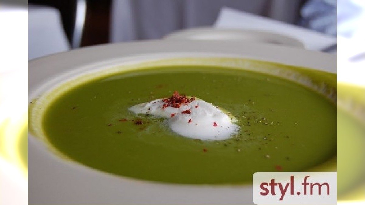 800px-Chilled_asparagus_soup zupa szparagowa