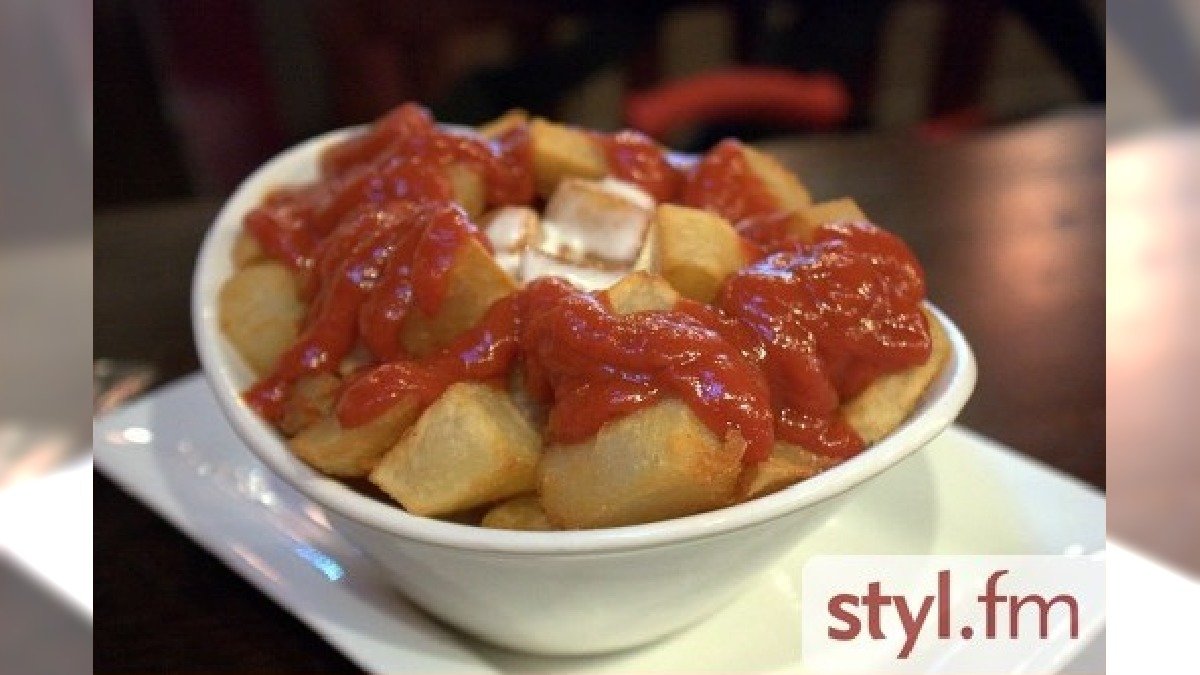 800px-Patatas_bravas_-_Lizarran ziemniaki