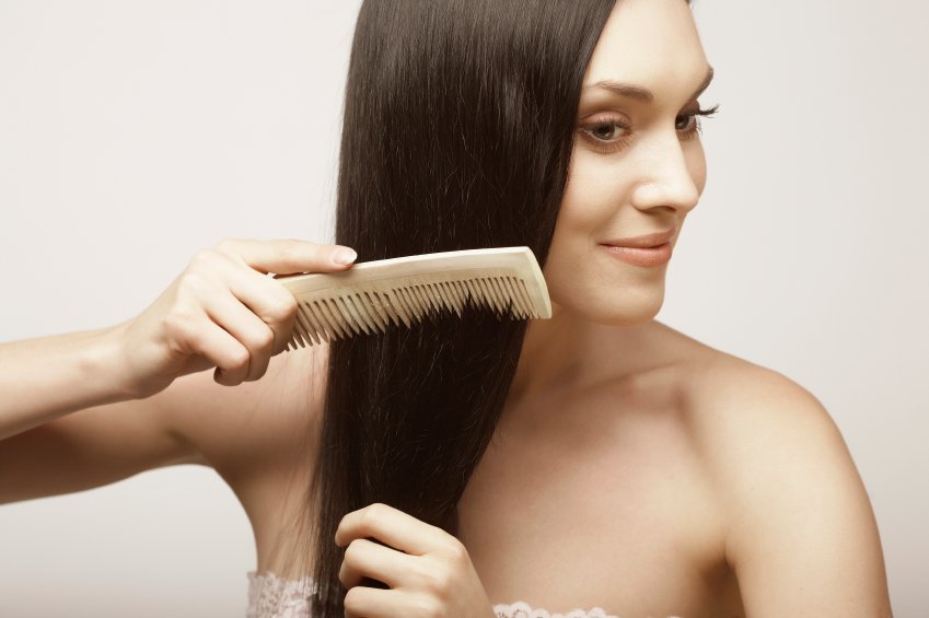 woman-comb-hair