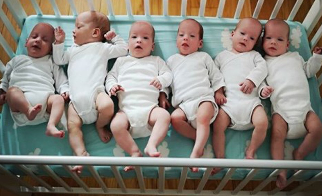 Mama sześcioraczków z Tylmanowej wrzuciła ich zdjęcie do sieci. Ktoś zadał niezbyt miłe pytanie