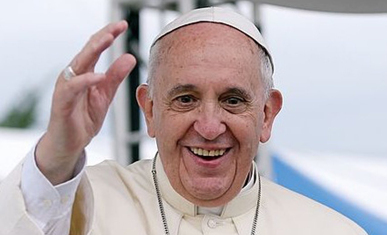 Papież Franciszek oficjalnie poparł związki partnerskie osób LGBT: "Są dziećmi bożymi"